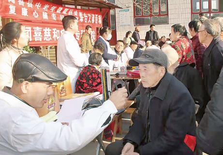 闻喜多家医疗机构下乡开展义诊活动