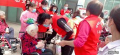 运城市敬老志愿者与敬老院老人共渡“母